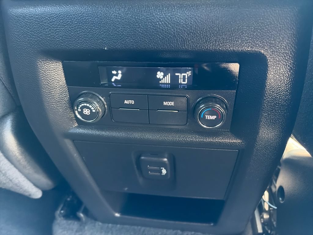 Used 2023 Chevrolet Traverse LT FWD image 33