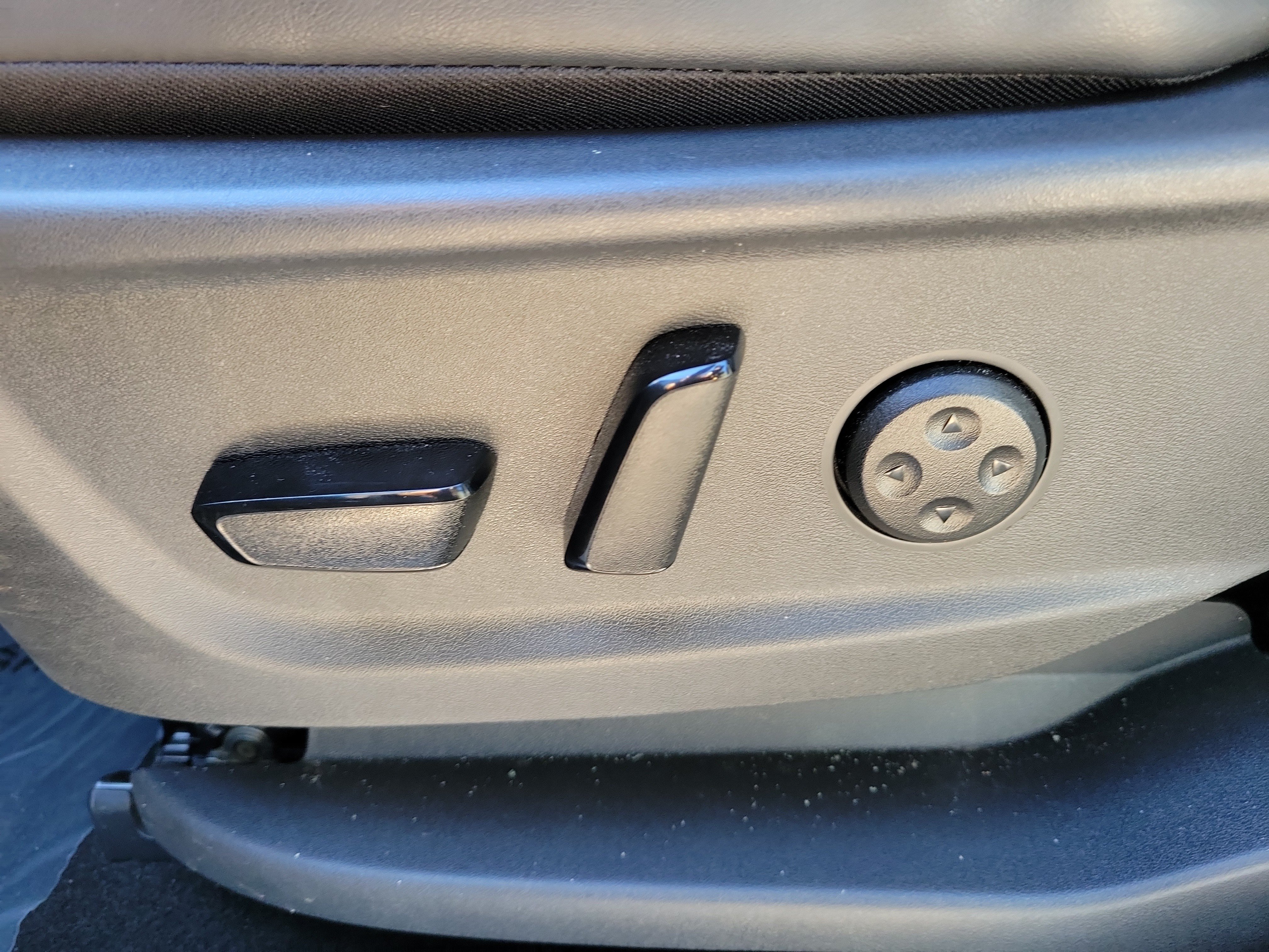 Certified 2025 Nissan Ariya AWD image 16
