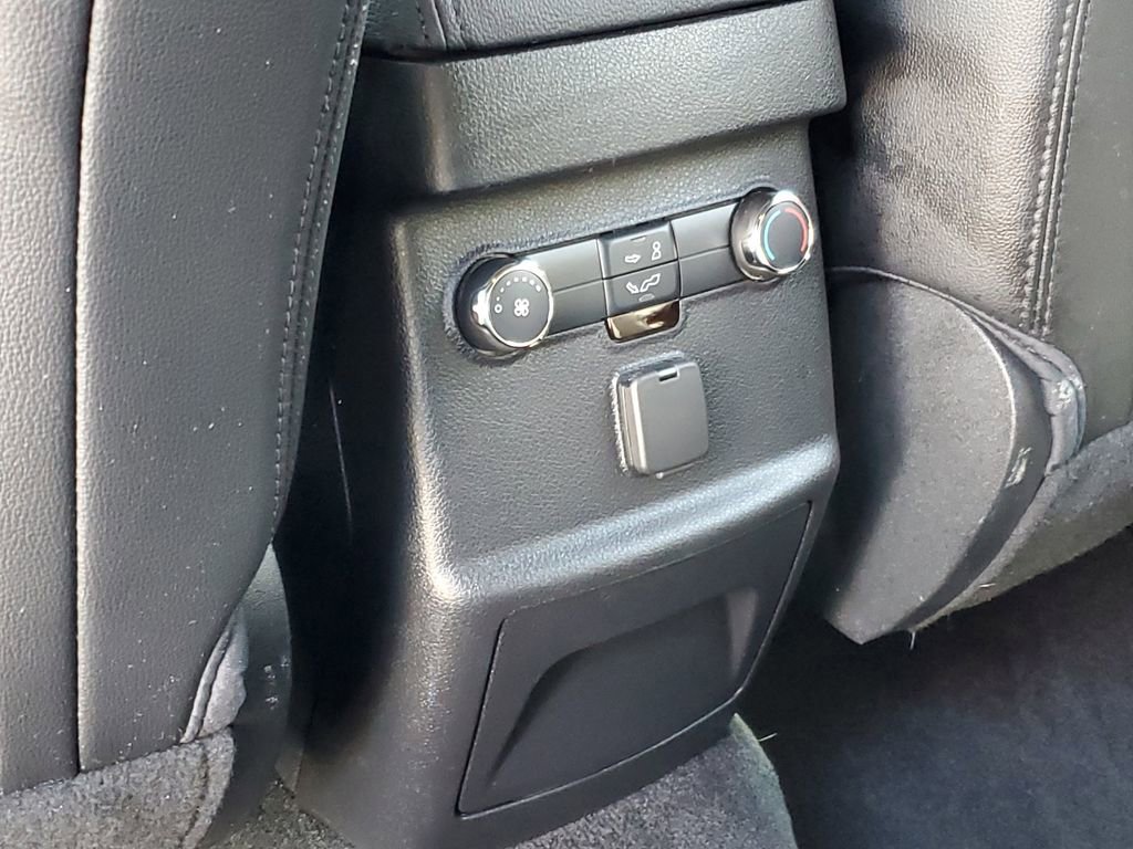 Used 2018 Ford Explorer XLT w/ Equipment Group 202A AWD/4WD image 30
