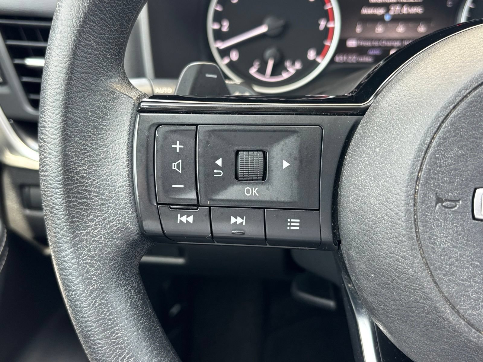 Used 2023 Nissan Rogue SV AWD/4WD image 25