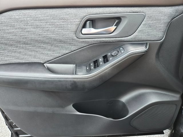 Used 2021 Nissan Rogue SV AWD/4WD image 36