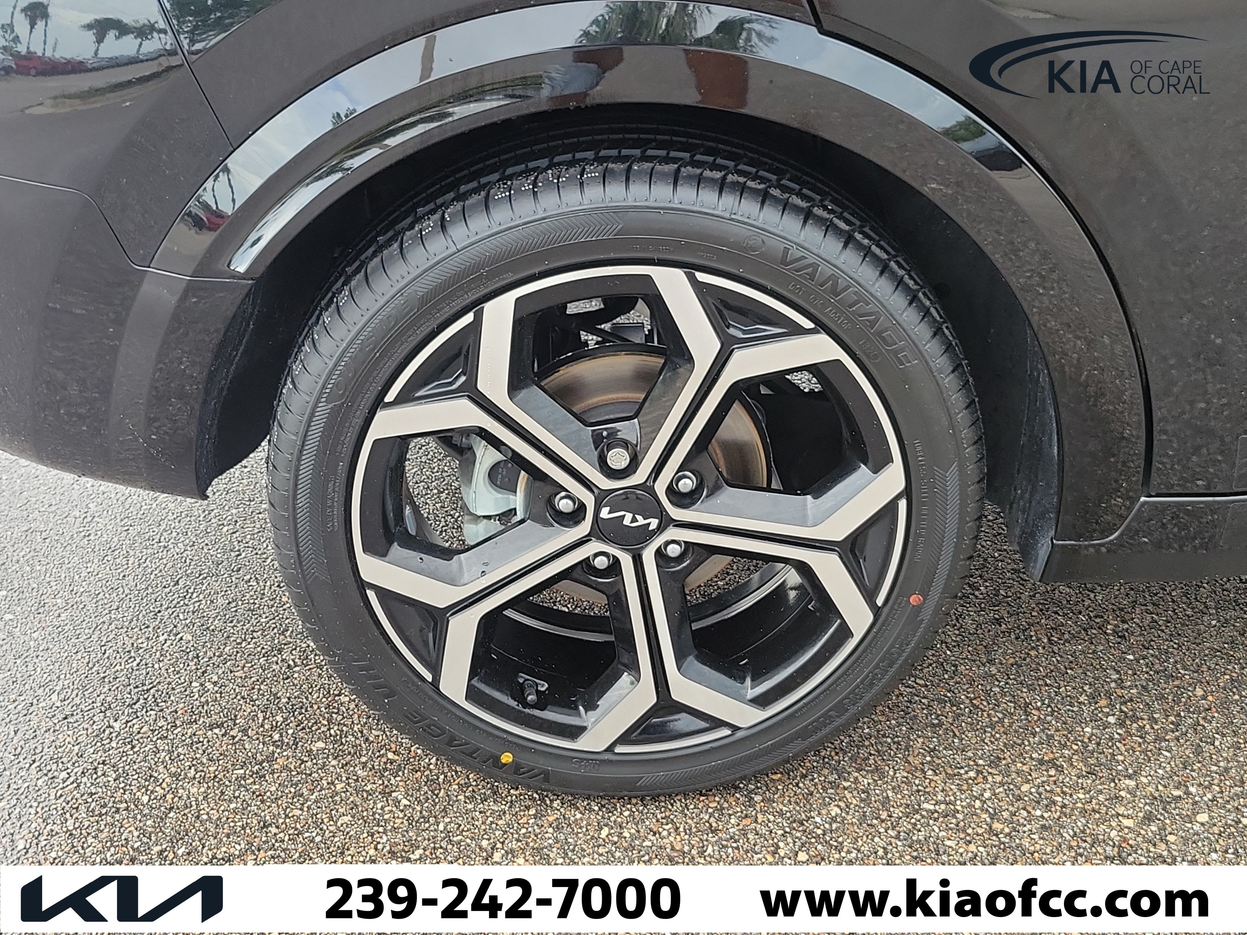 Certified 2023 Kia Niro SX Touring FWD image 9