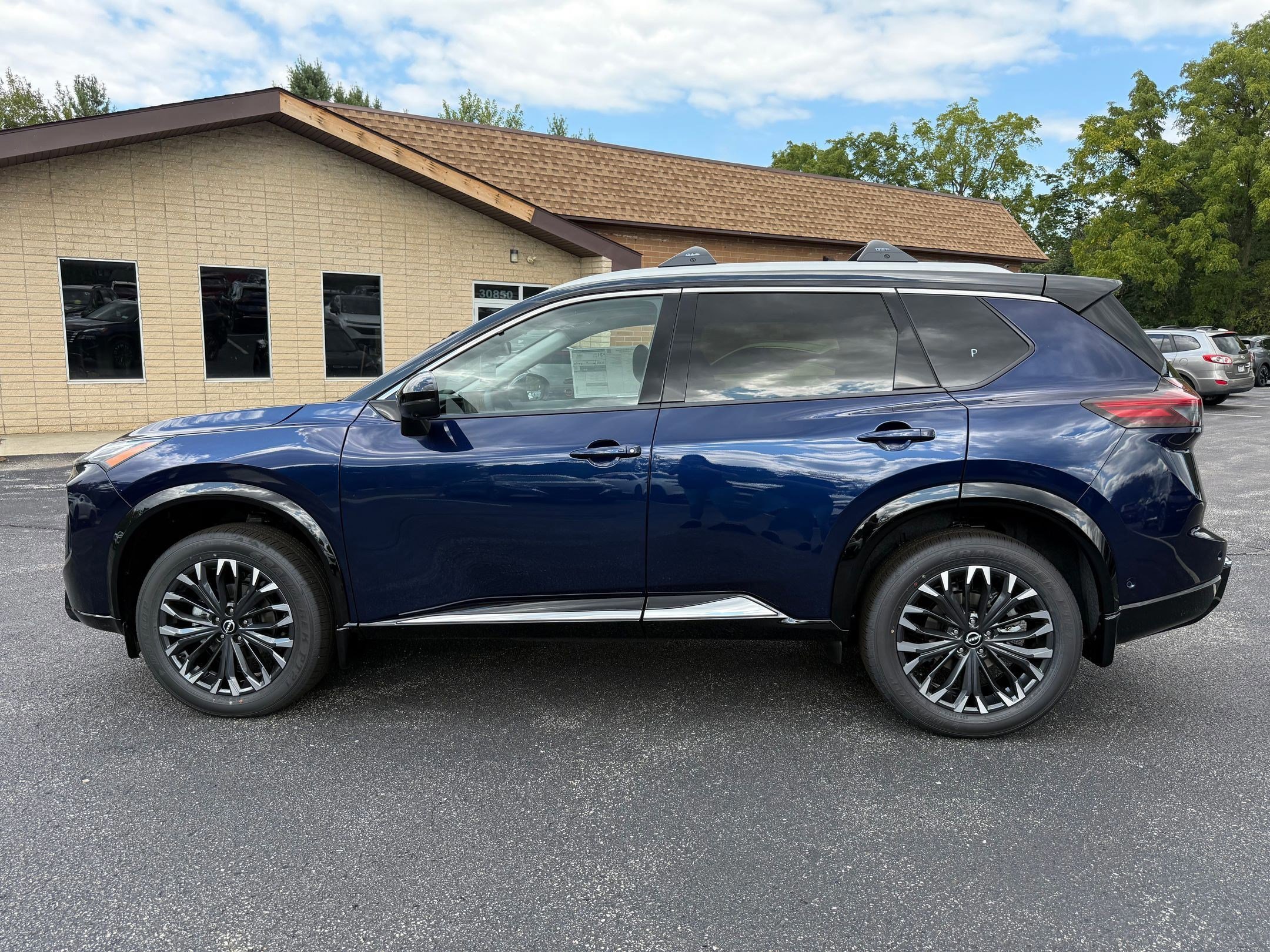 New 2026 Nissan Rogue Platinum w/ Platinum Premium Package image 9