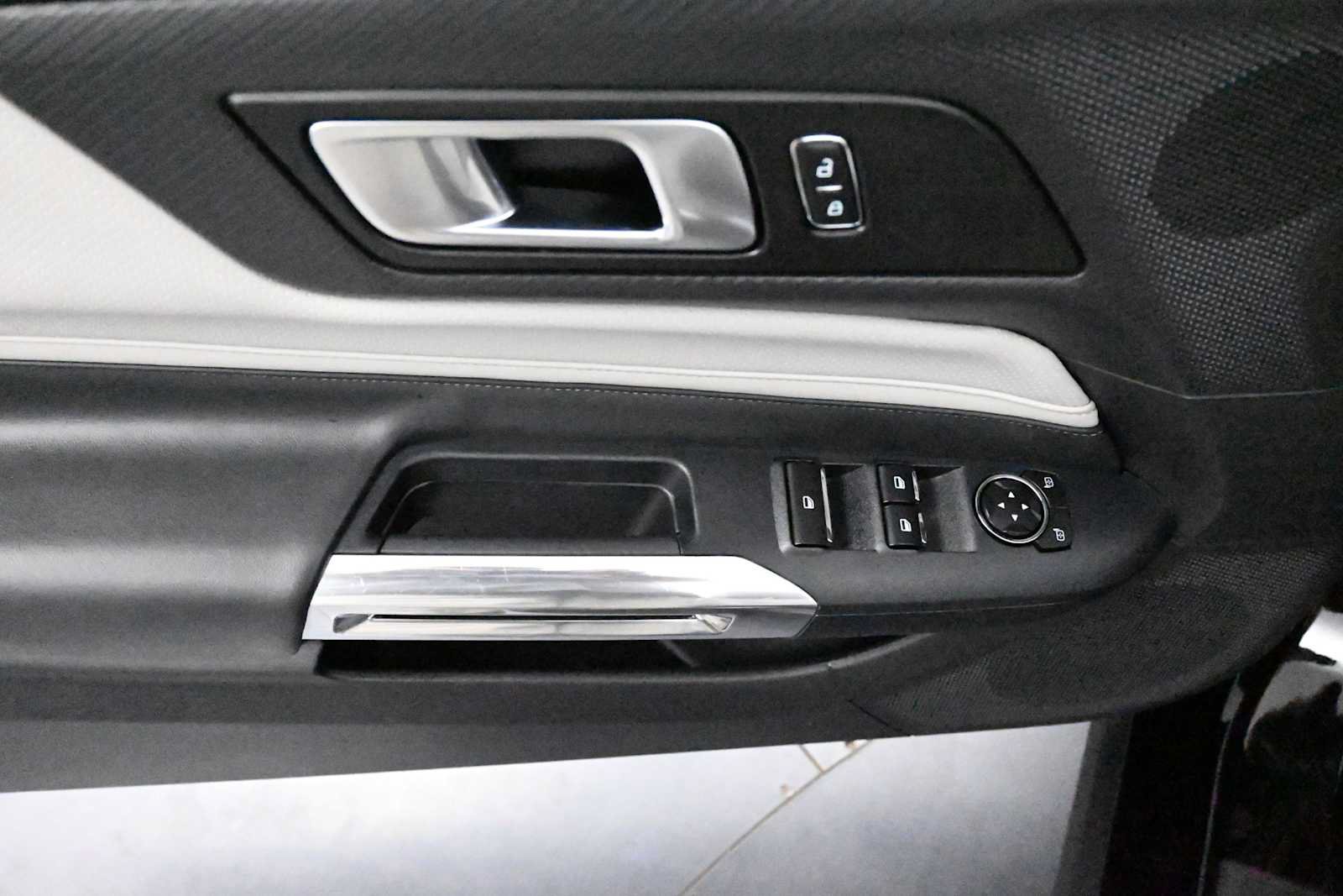 Used 2025 Ford Mustang Premium RWD image 18