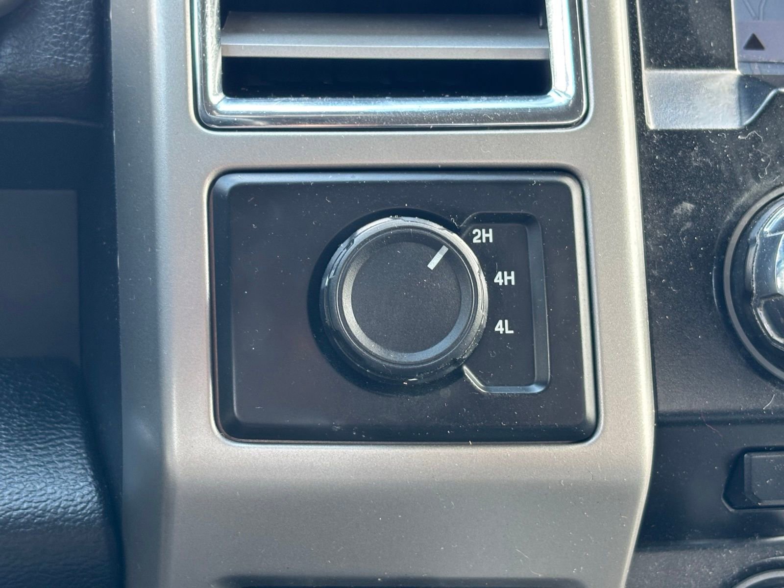 Used 2024 Ford F350 Lariat w/ Lariat Ultimate Package image 6