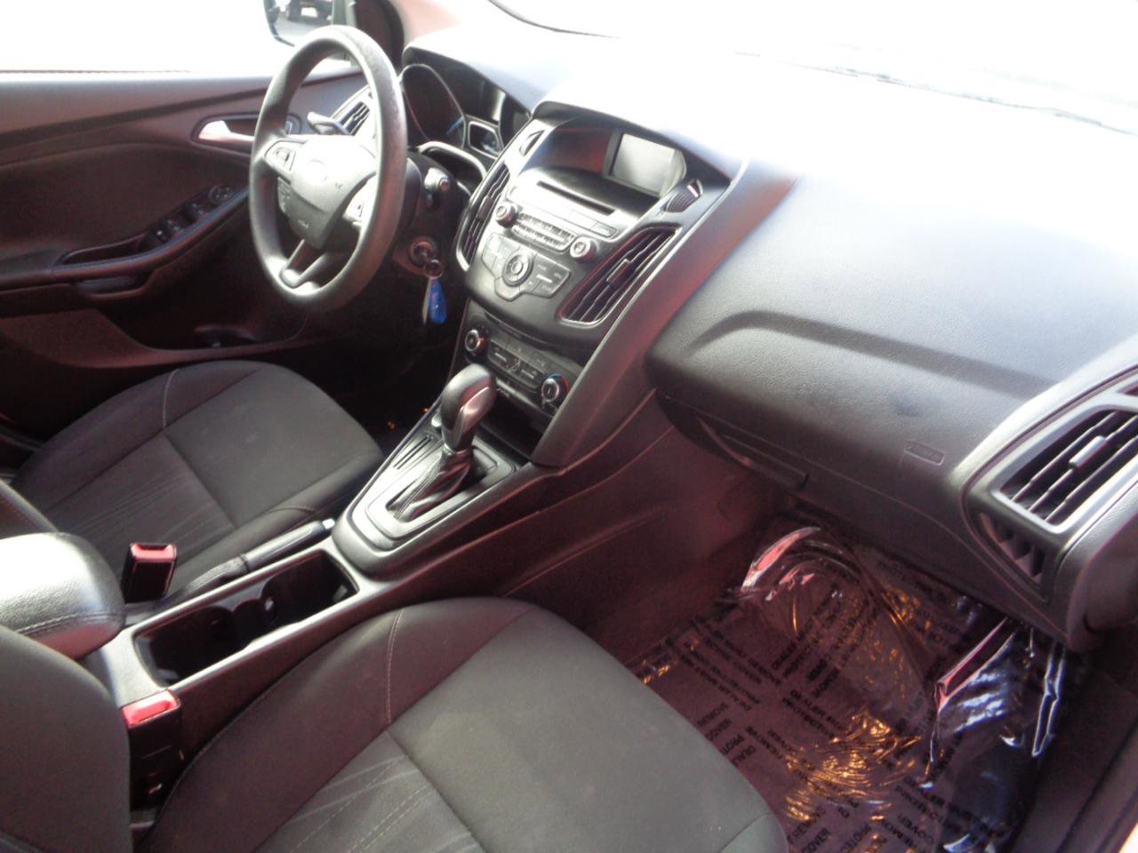 Used 2017 Ford Focus SE FWD image 12