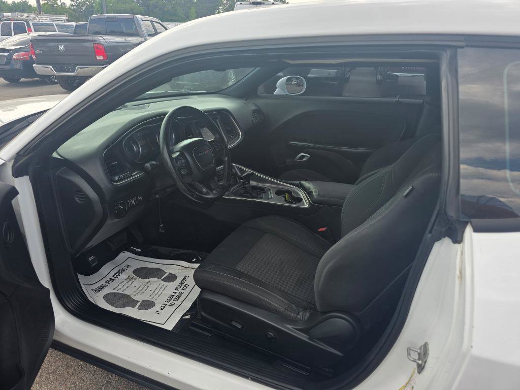 Used 2015 Dodge Challenger SXT RWD image 5