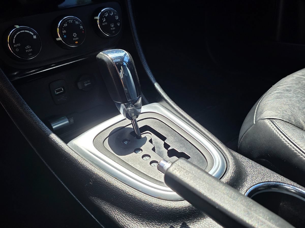 Used 2012 Chrysler 200 Limited FWD image 35
