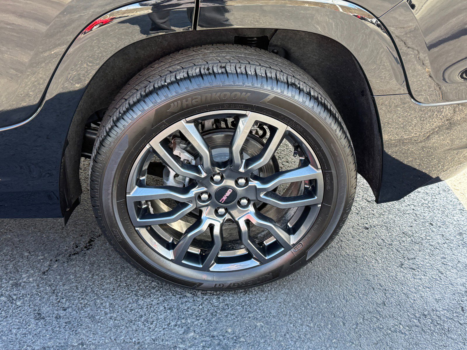 Used 2024 GMC Terrain Denali w/ Black Diamond Edition image 10