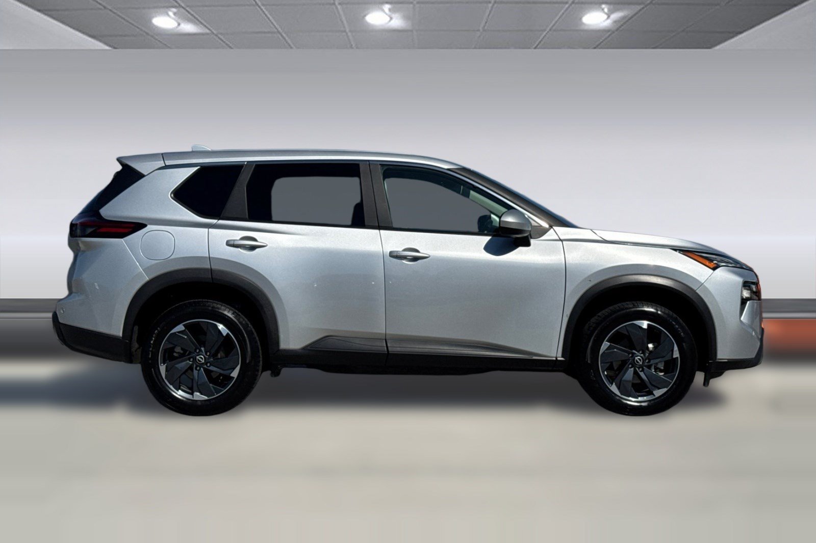 Used 2025 Nissan Rogue SV AWD/4WD image 8