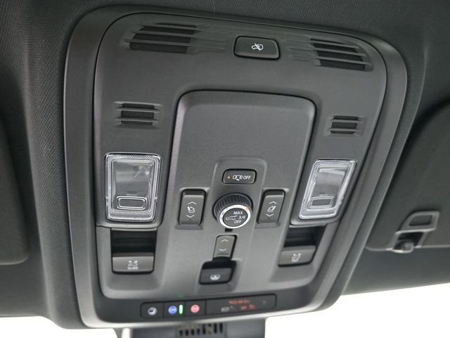 New 2025 Chevrolet Suburban Premier image 38