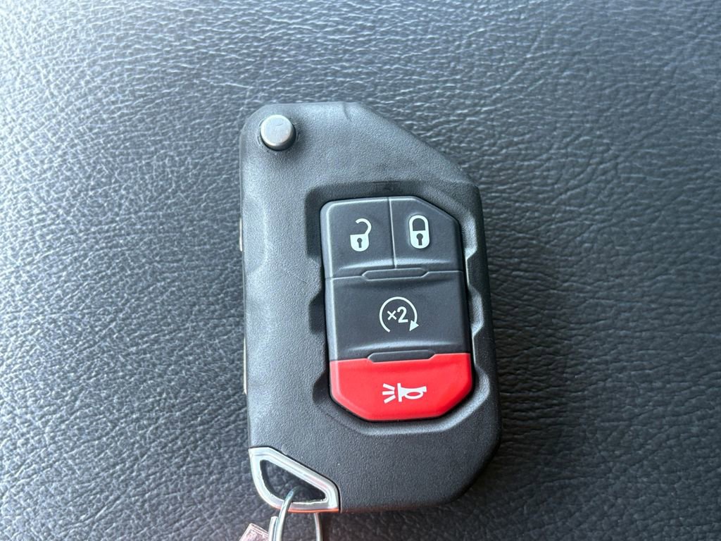 Used 2022 Jeep Wrangler Unlimited Sahara w/ Cold Weather Group AWD/4WD image 26