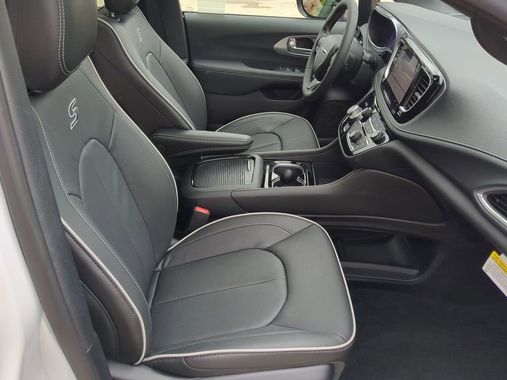 New 2026 Chrysler Pacifica Limited w/ S Appearance Package image 17