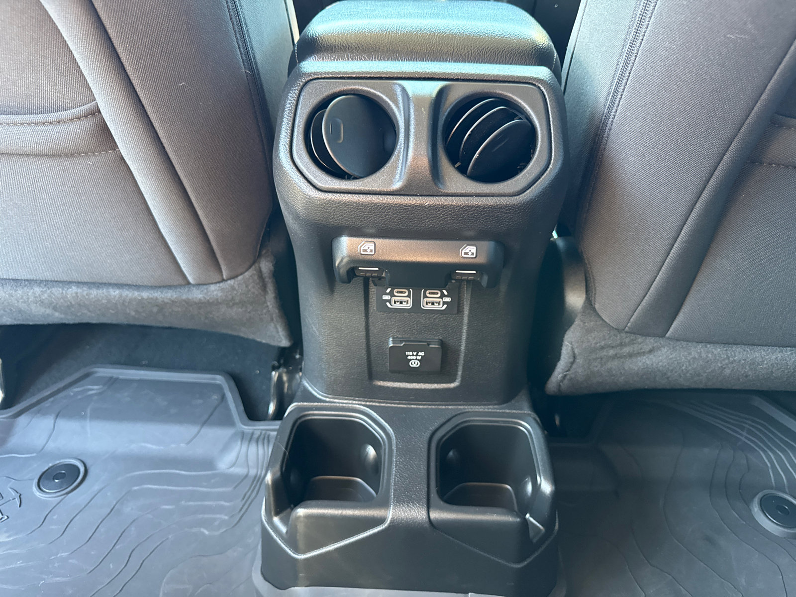 Used 2023 Jeep Gladiator Willys AWD/4WD image 7
