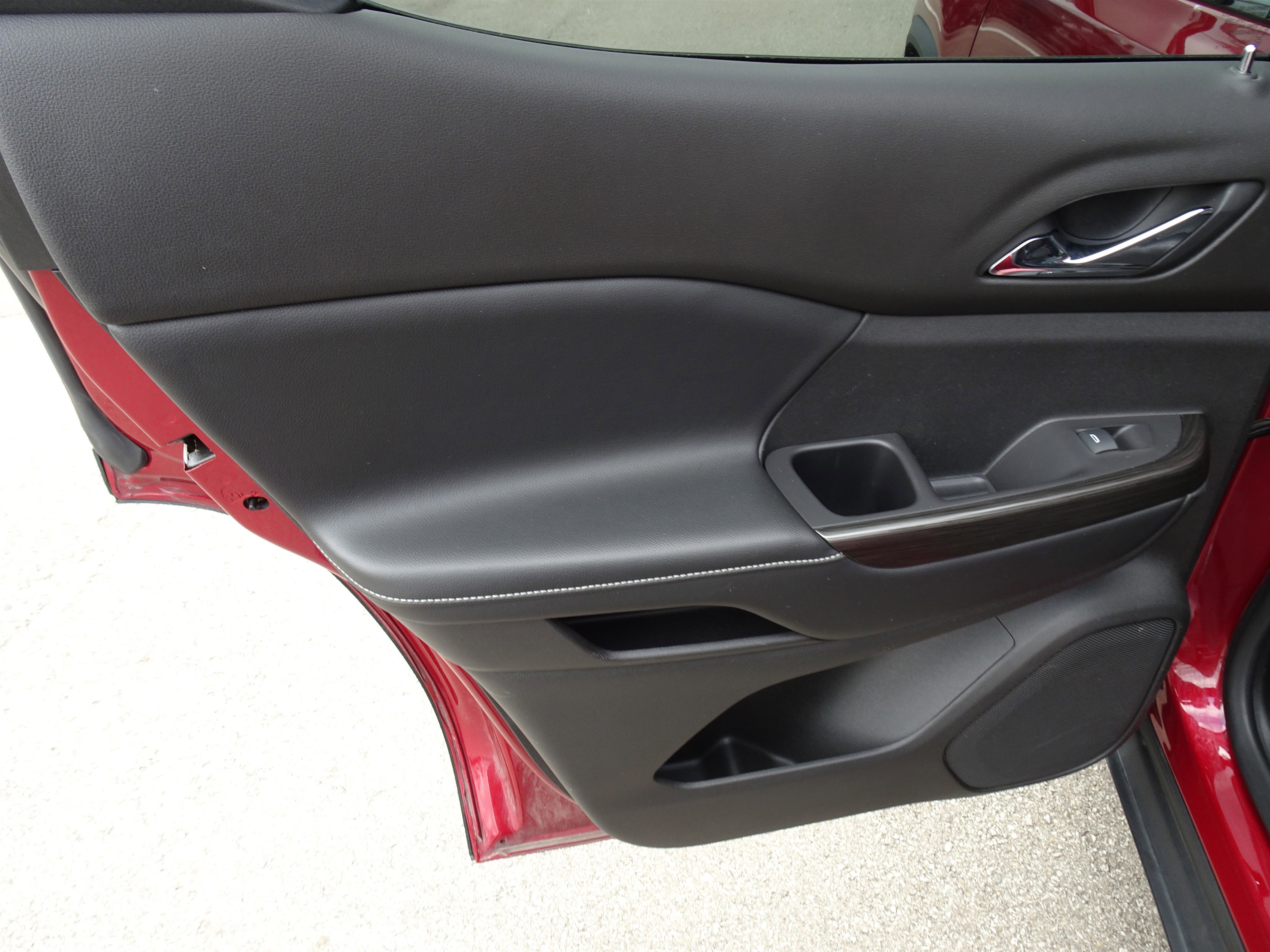 Used 2019 GMC Acadia SLT w/ Black Edition image 16