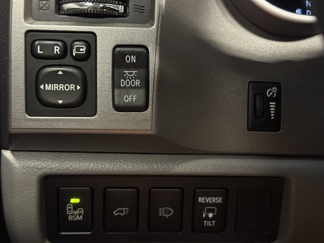 Used 2015 Toyota Sequoia Limited AWD/4WD image 33
