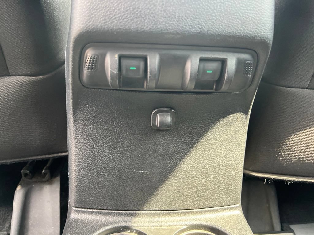 Used 2018 Jeep Wrangler Unlimited Sahara w/ Connectivity Group AWD/4WD image 19