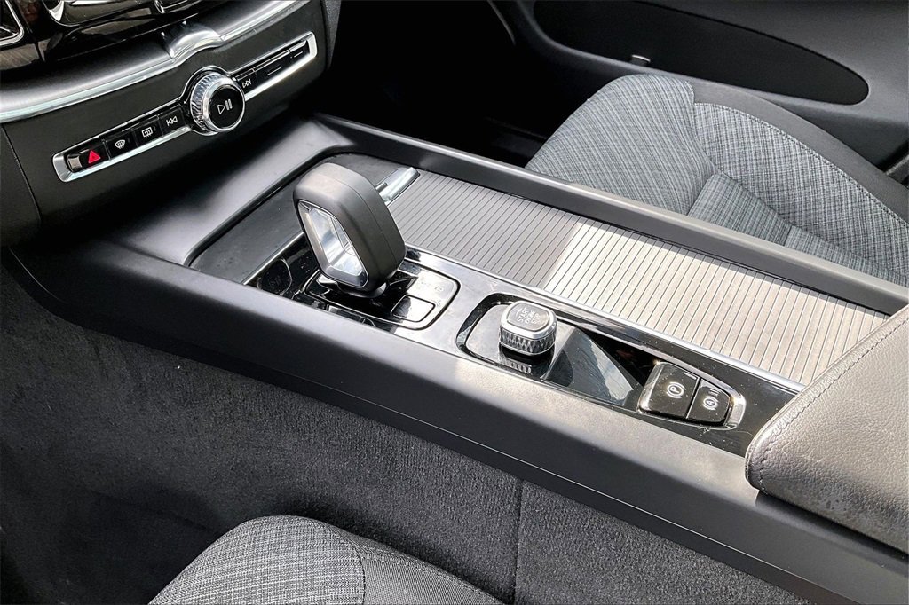 Certified 2023 Volvo XC60 B5 Core image 17