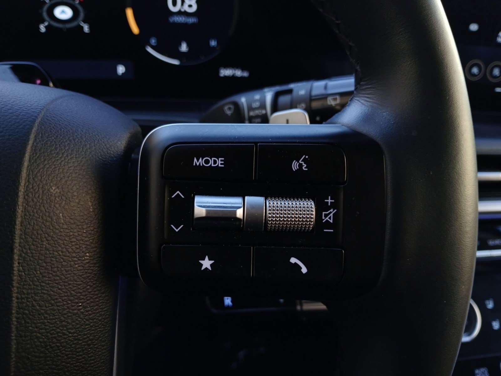 Used 2024 Hyundai Santa Fe Limited image 18