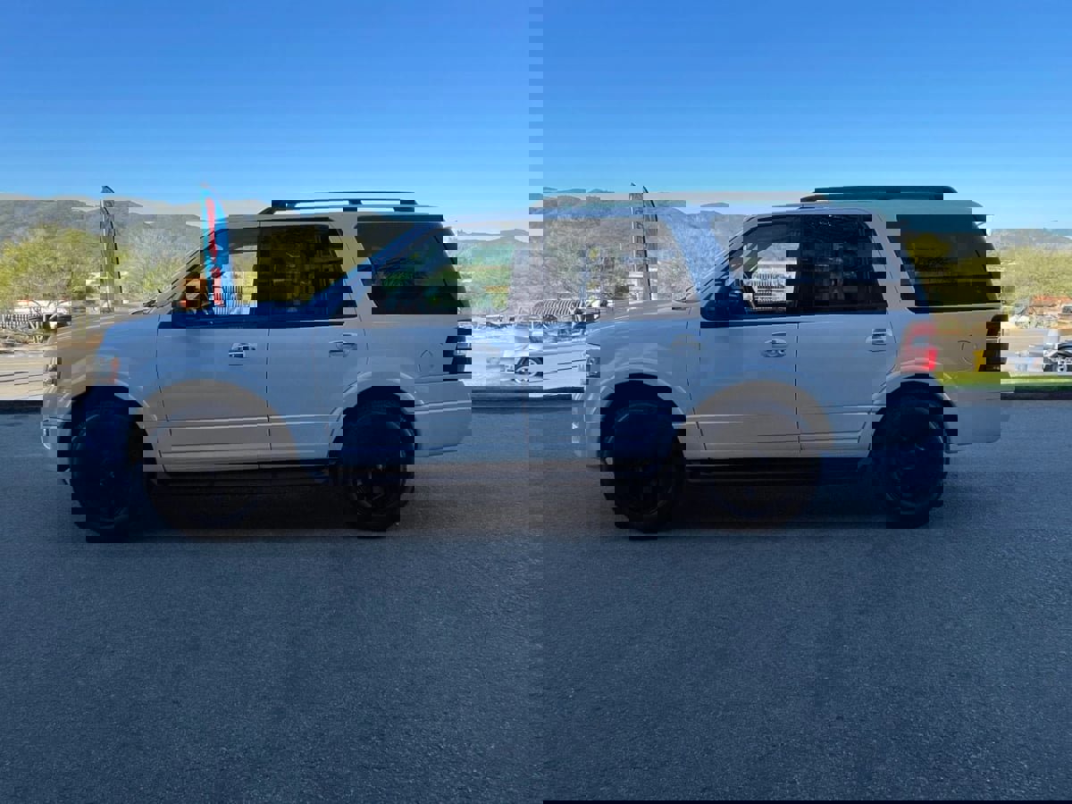 Used 2017 Ford Expedition XLT w/ Equipment Group 202A image 8