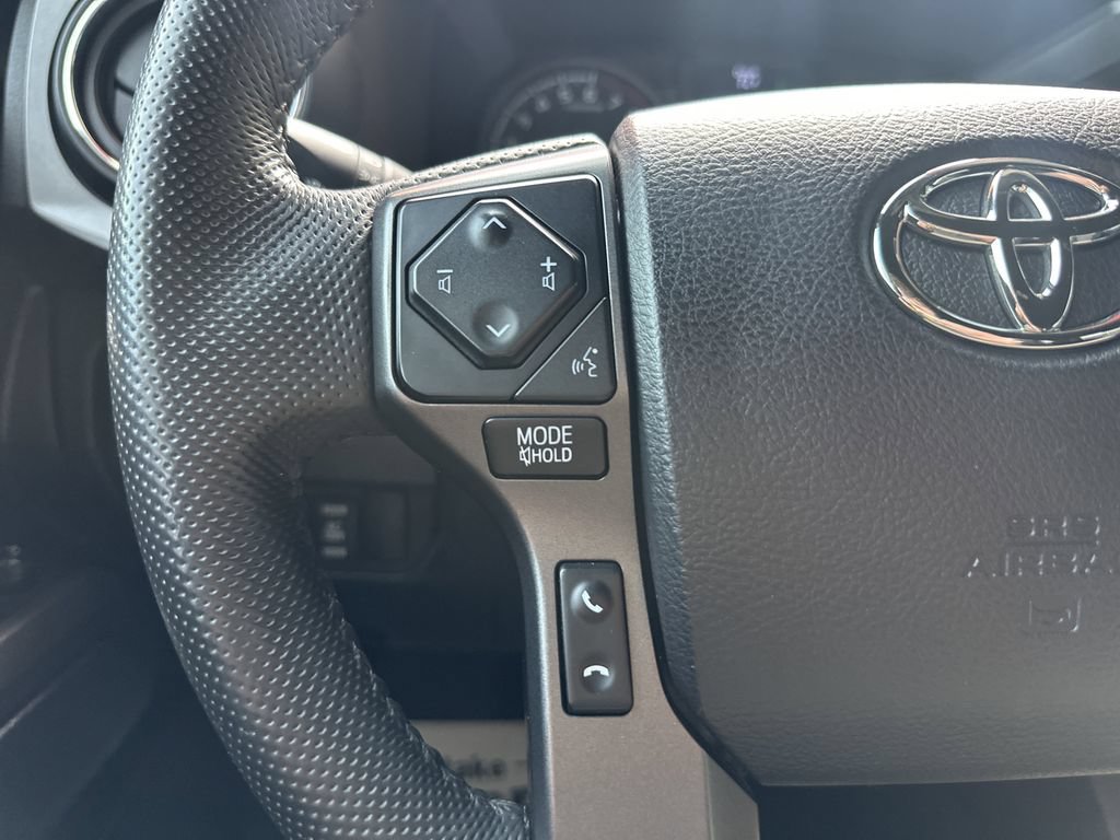 Used 2022 Toyota Tacoma TRD Off-Road AWD/4WD image 22
