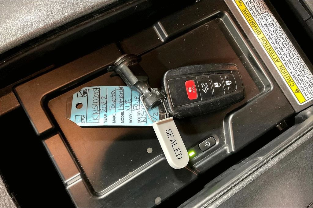 Used 2022 Toyota Highlander XLE image 13