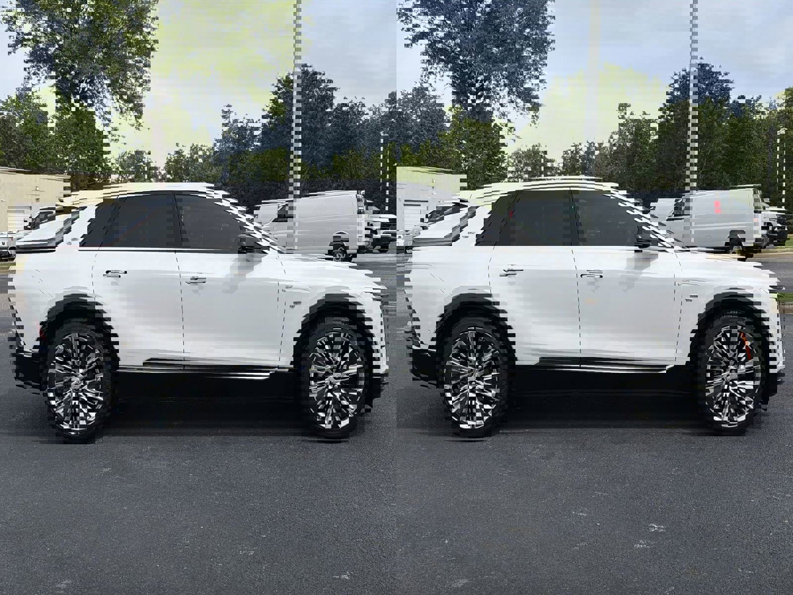 Used 2024 Cadillac Lyriq Luxury image 11