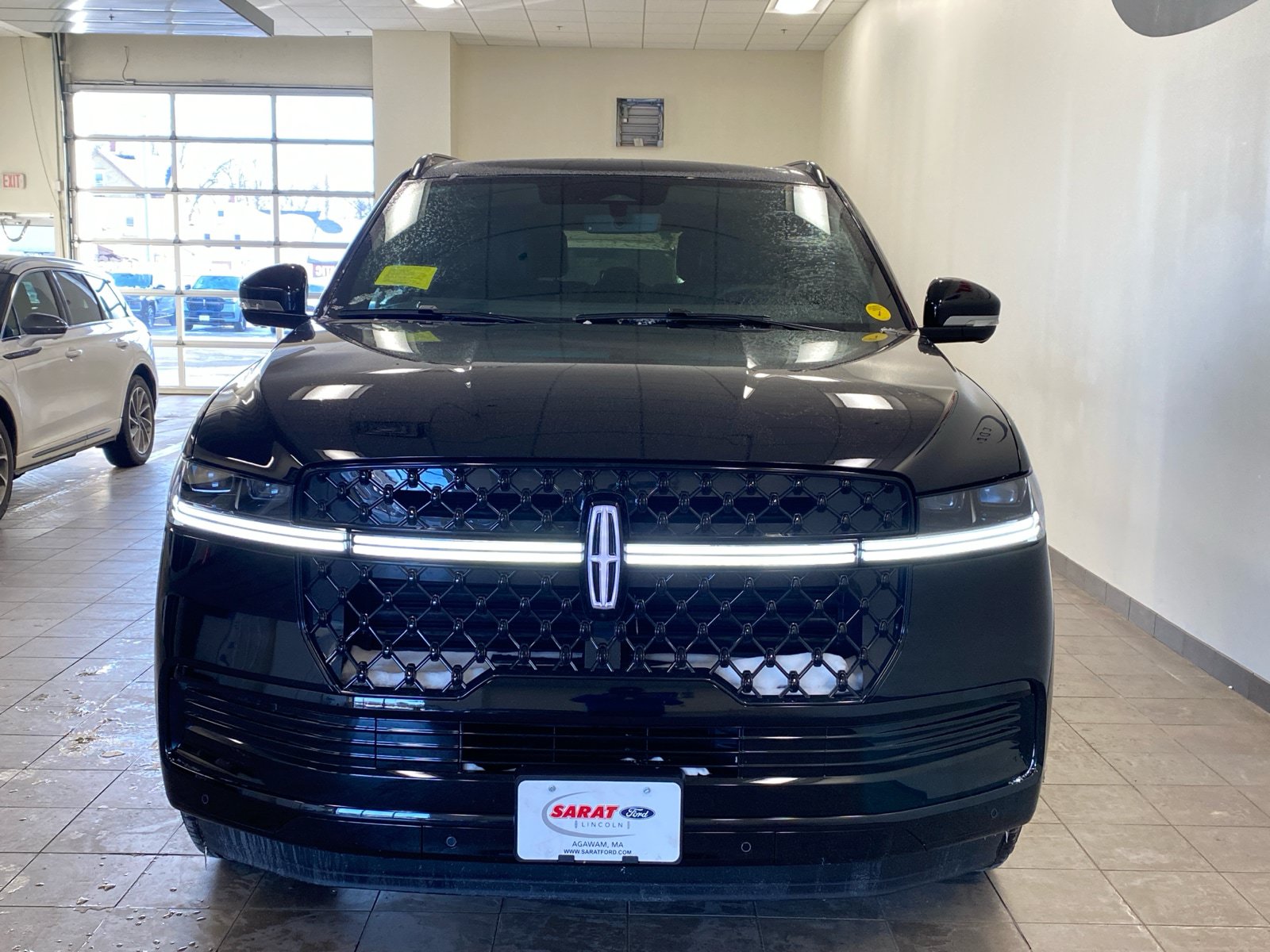 New 2026 Lincoln Navigator Reserve w/ Jet Appearance Package AWD/4WD image 3