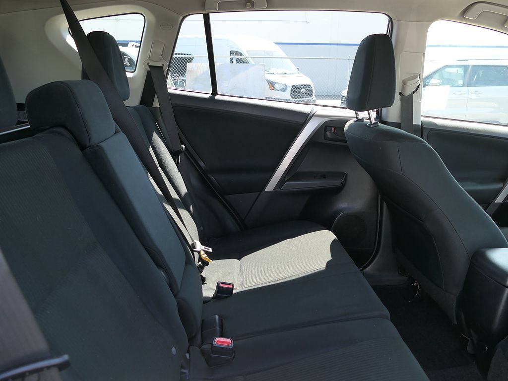 Used 2018 Toyota RAV4 LE w/ All Weather Liner Package FWD image 22