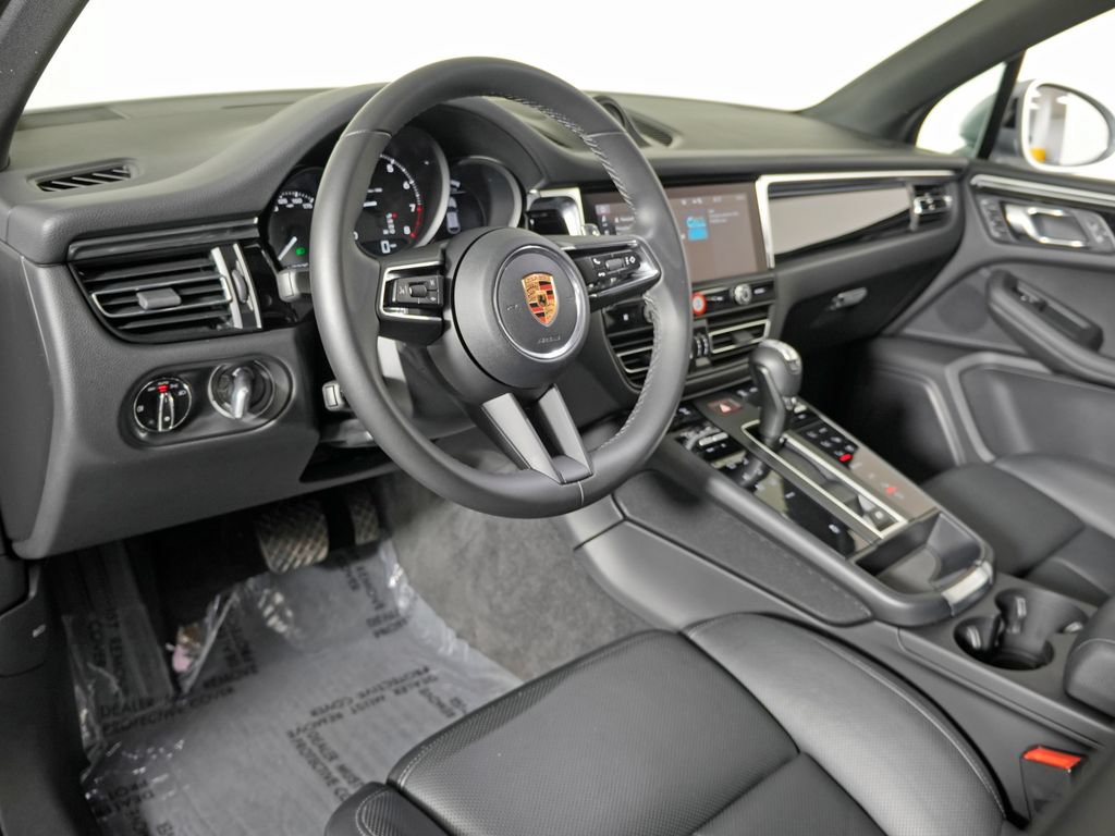 Certified 2023 Porsche Macan Turbo AWD/4WD image 4