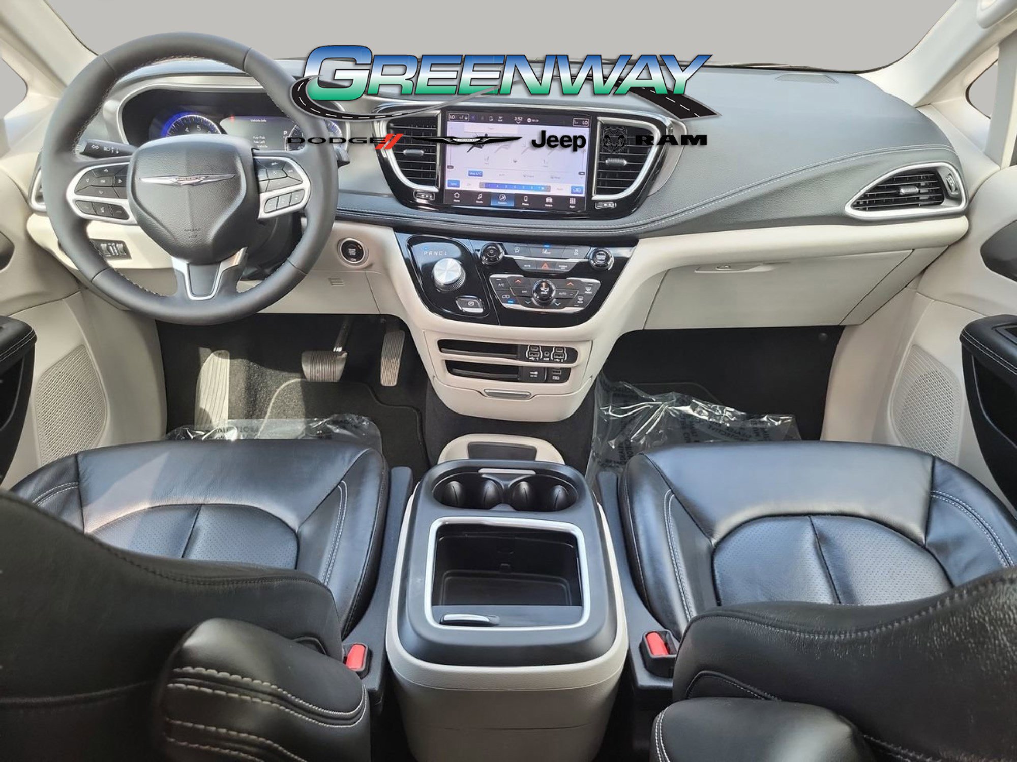 Used 2022 Chrysler Pacifica Touring-L image 11