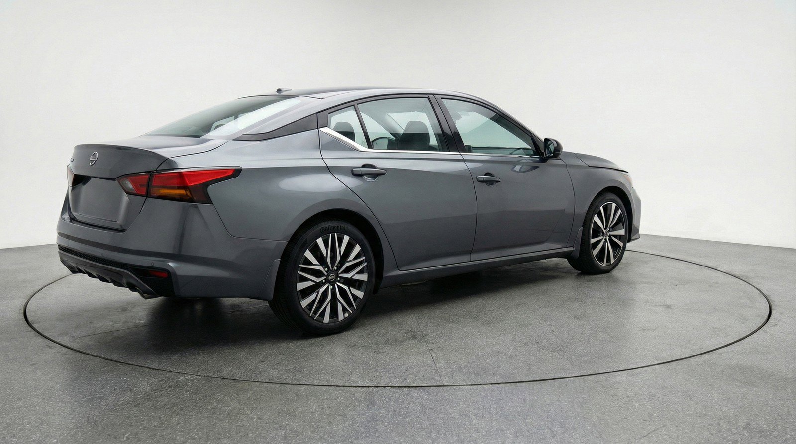 Used 2025 Nissan Altima 2.5 SV image 9