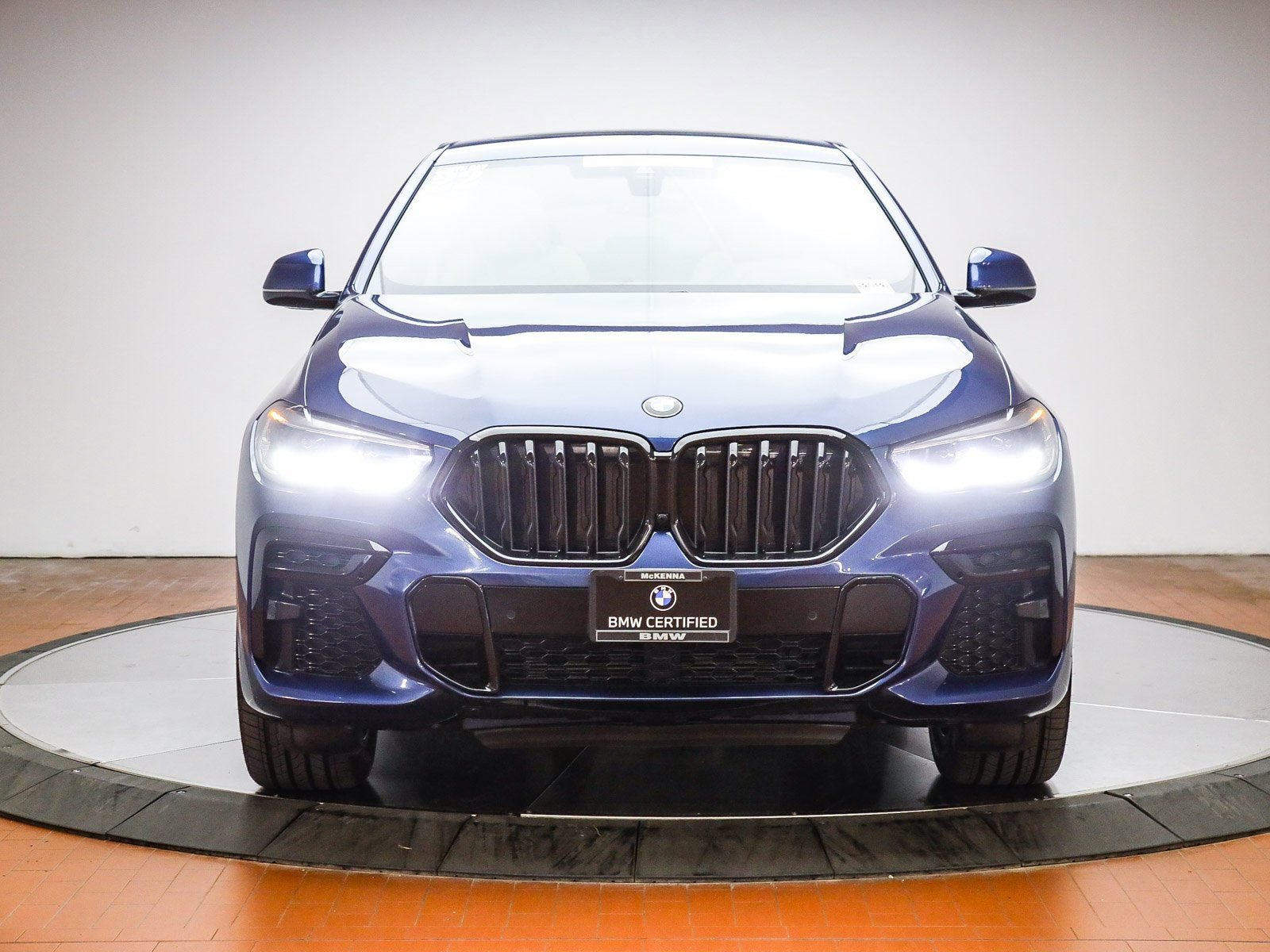 Used 2022 BMW X6 xDrive40i w/ M Sport Package image 2