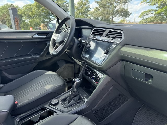 Used 2023 Volkswagen Tiguan SE w/ Panoramic Sunroof Package AWD/4WD image 30