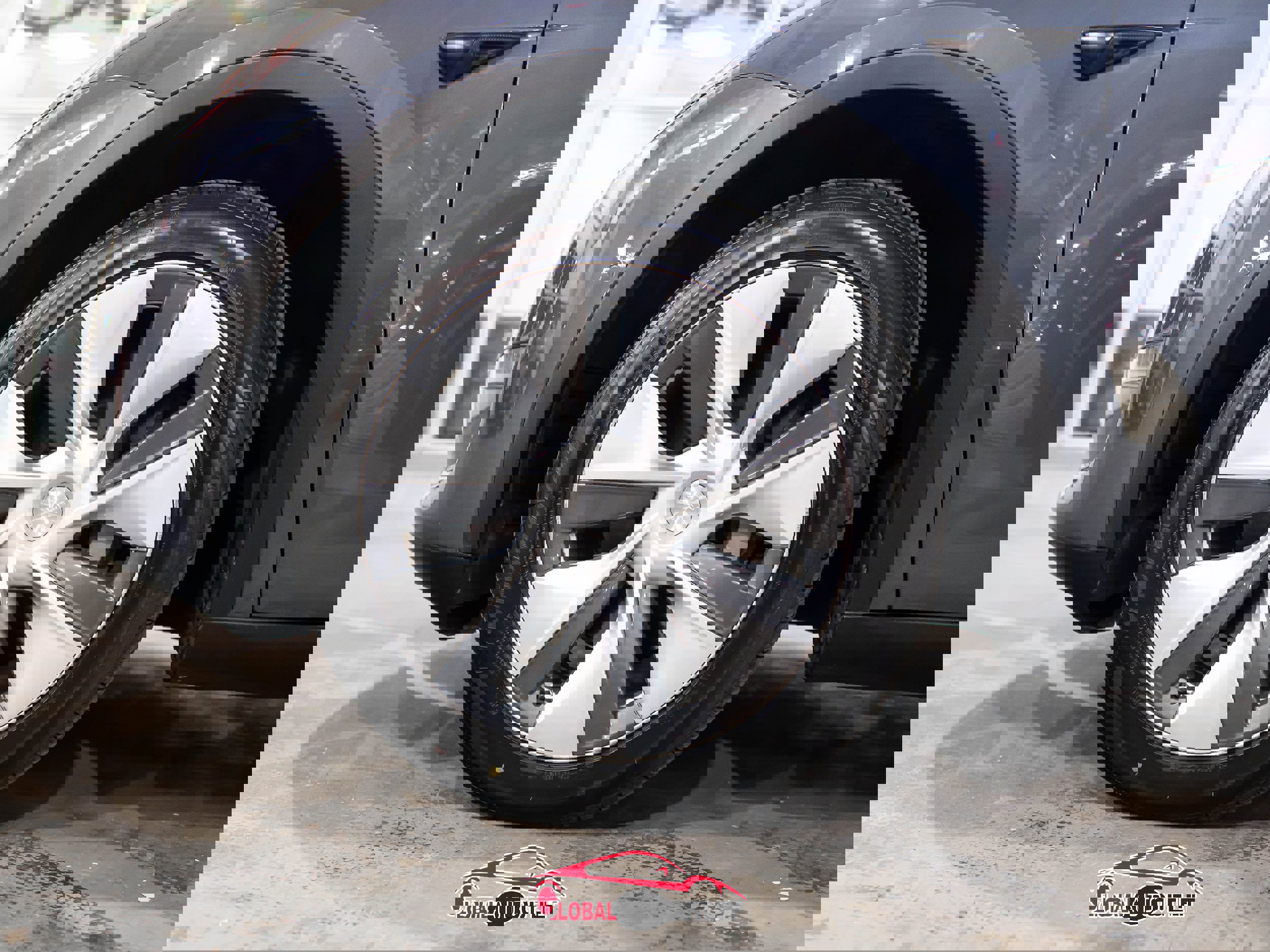 Used 2020 Tesla Model Y Long Range image 9