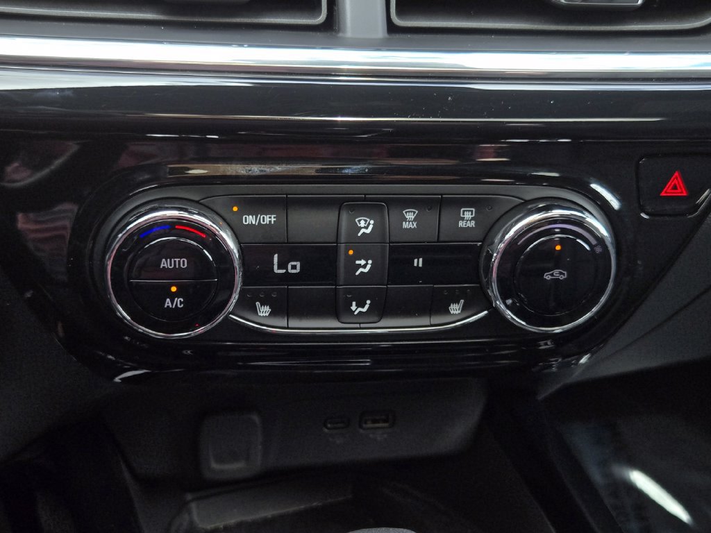 Used 2024 Chevrolet Trax RS w/ Sunroof Package FWD image 22