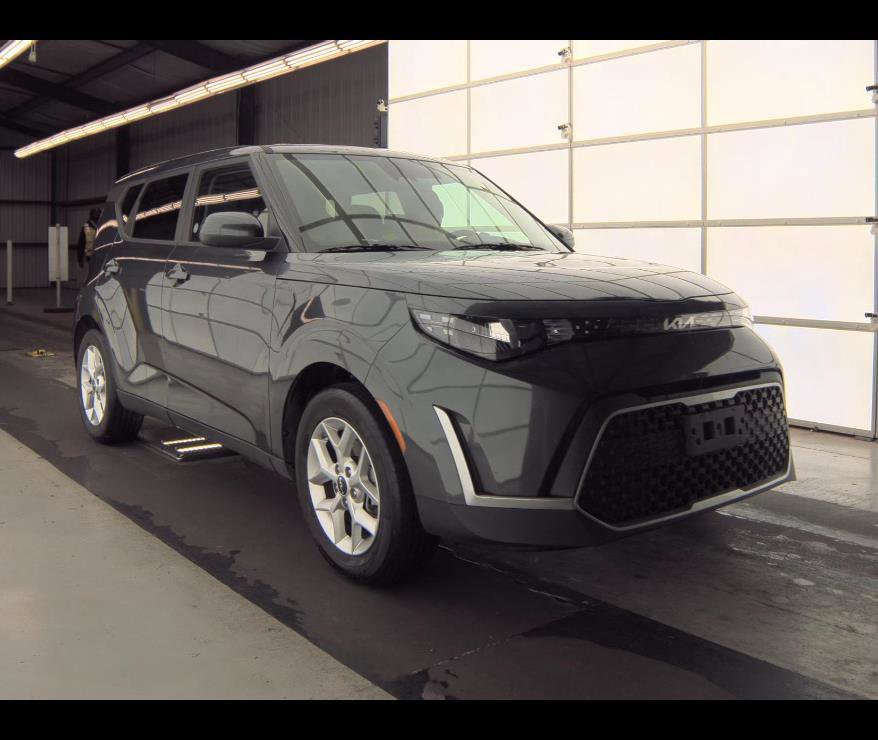 Used 2025 Kia Soul LX image 1