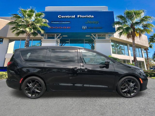 Used 2025 Chrysler Pacifica Limited FWD image 4