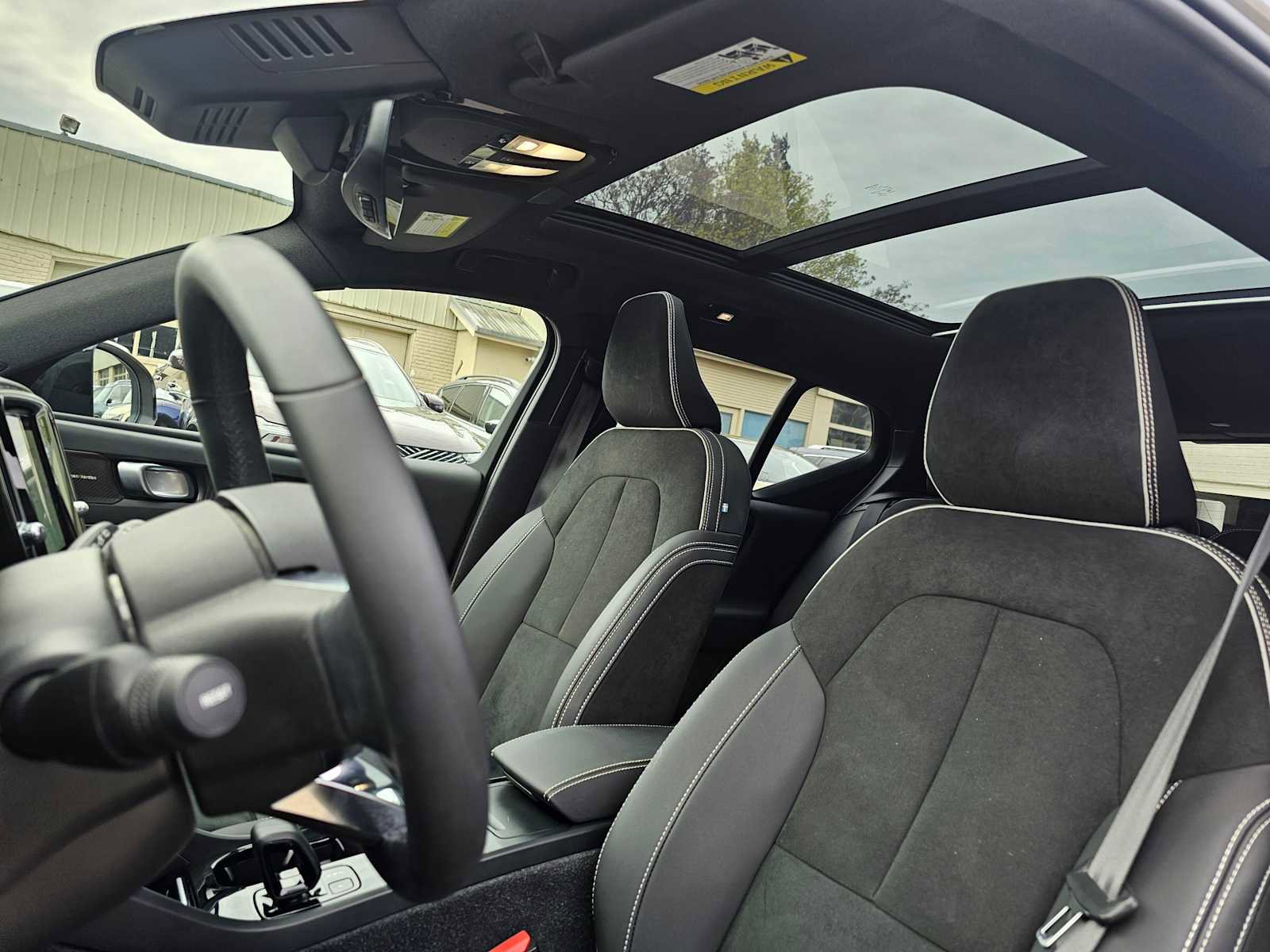 Certified 2023 Volvo XC40 Recharge Ultimate w/ Protection Package Premier image 23