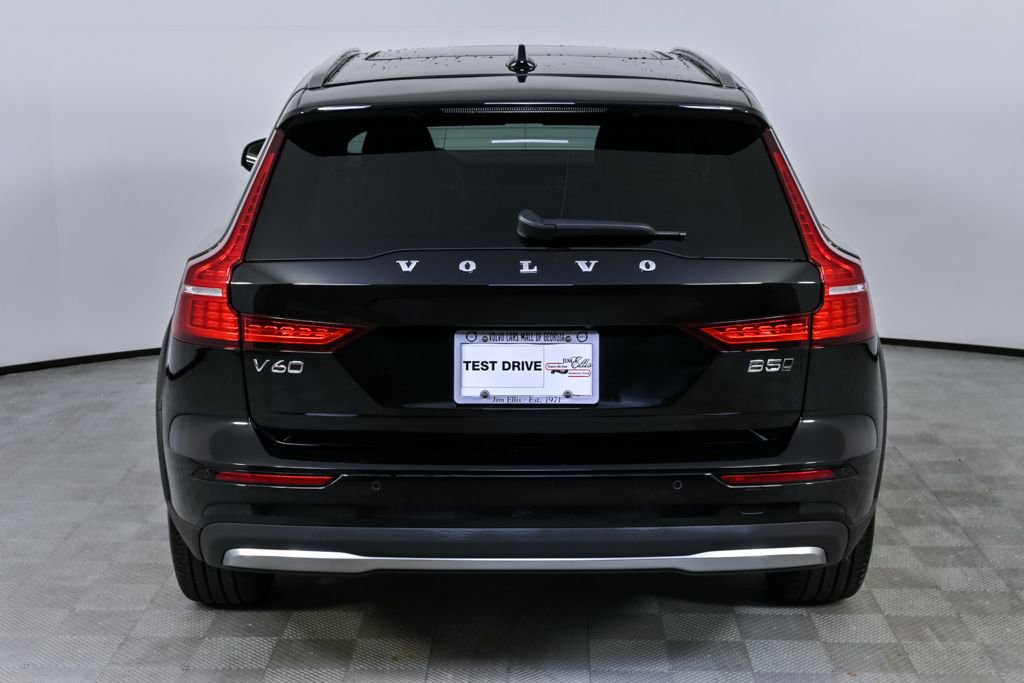 Certified 2025 Volvo V60 B5 Cross Country Plus image 30