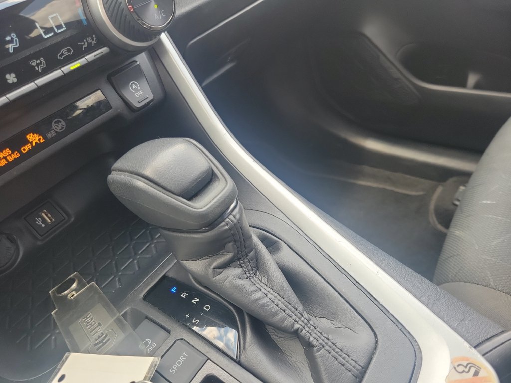 Certified 2025 Toyota RAV4 XLE FWD image 29