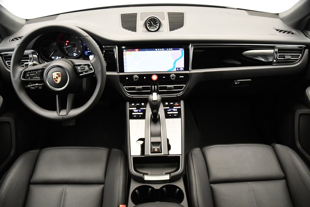 Used 2025 Porsche Macan image 19