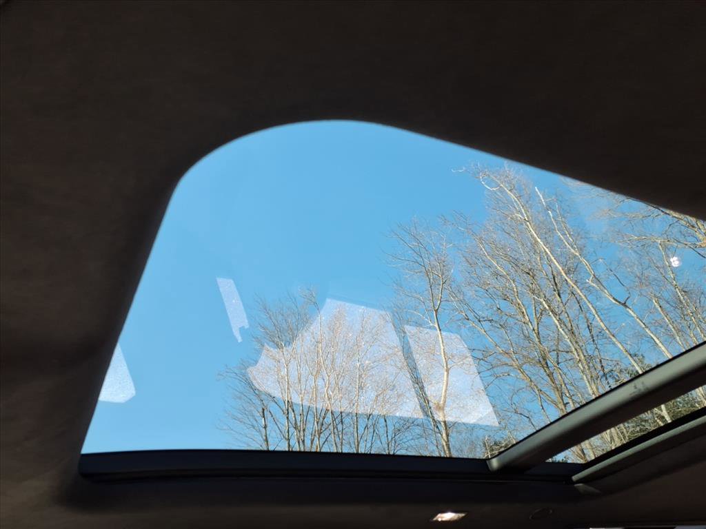 Certified 2025 Land Rover Defender 110 image 18