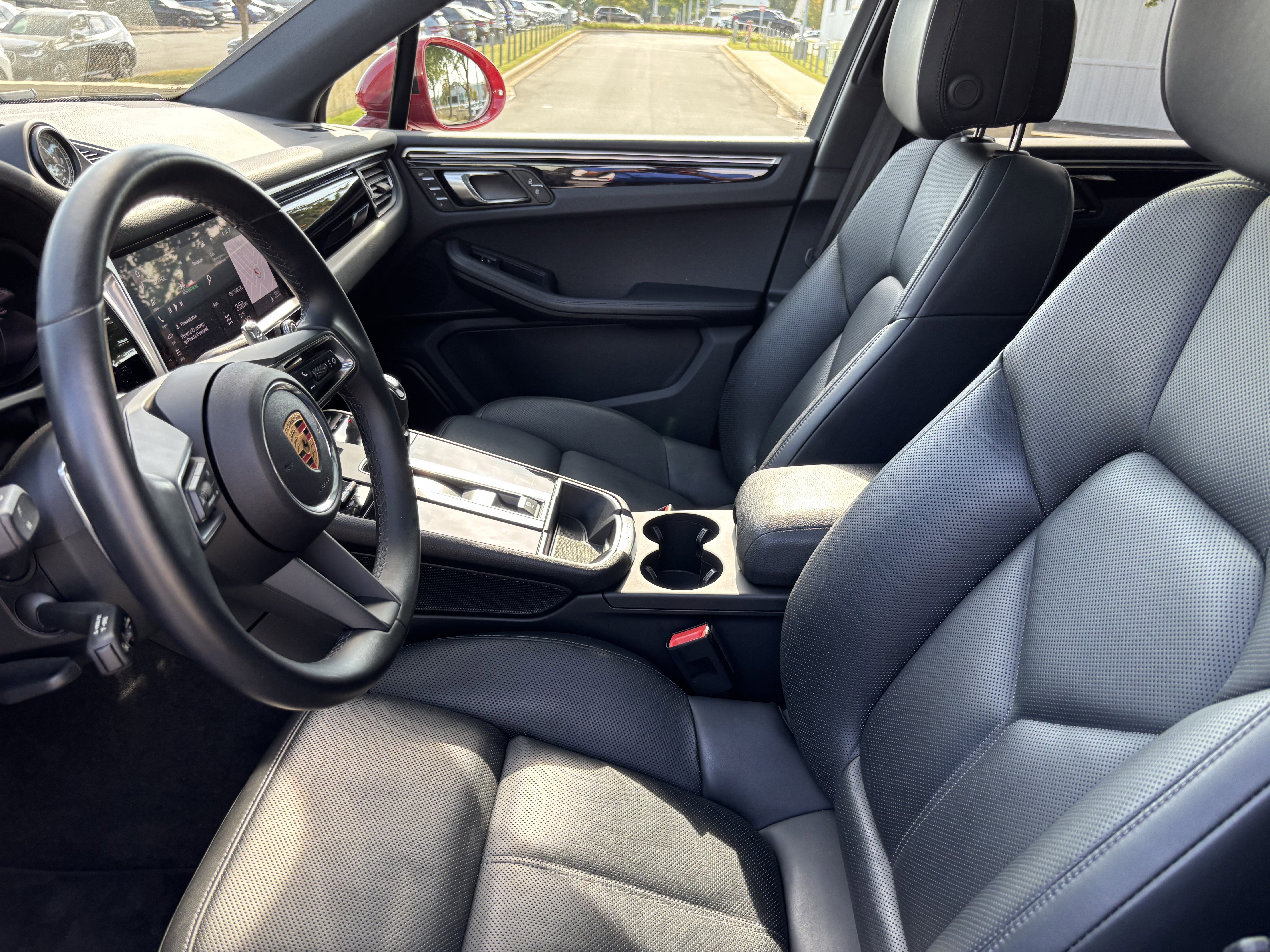 Used 2024 Porsche Macan image 16