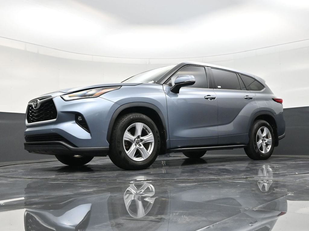 Used 2022 Toyota Highlander LE image 20