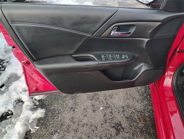 Used 2017 Honda Accord Sport image 11