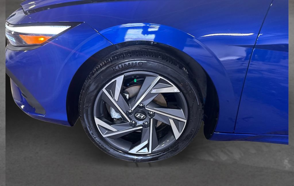 Used 2025 Hyundai Elantra Sport image 12