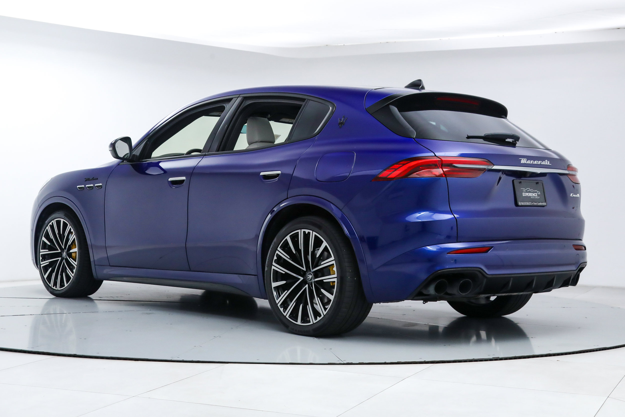 Certified 2023 Maserati Grecale Modena AWD/4WD image 3