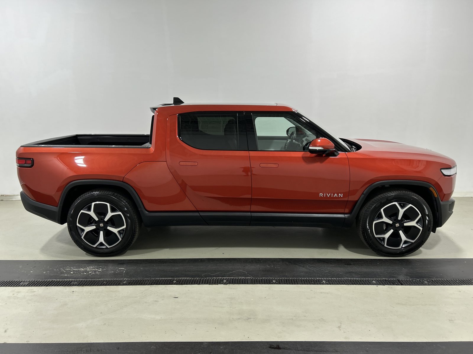 Used 2024 Rivian R1T Adventure Dual AWD/4WD image 6