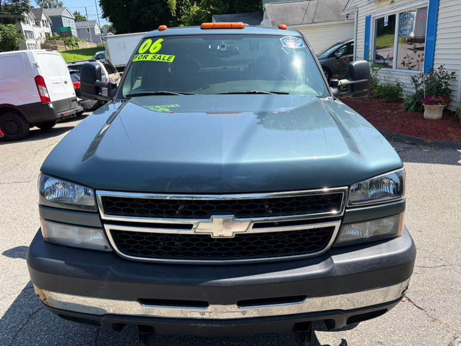 Used 2006 Chevrolet Silverado 2500 LT w/ Heavy-Duty Power Package AWD/4WD image 4